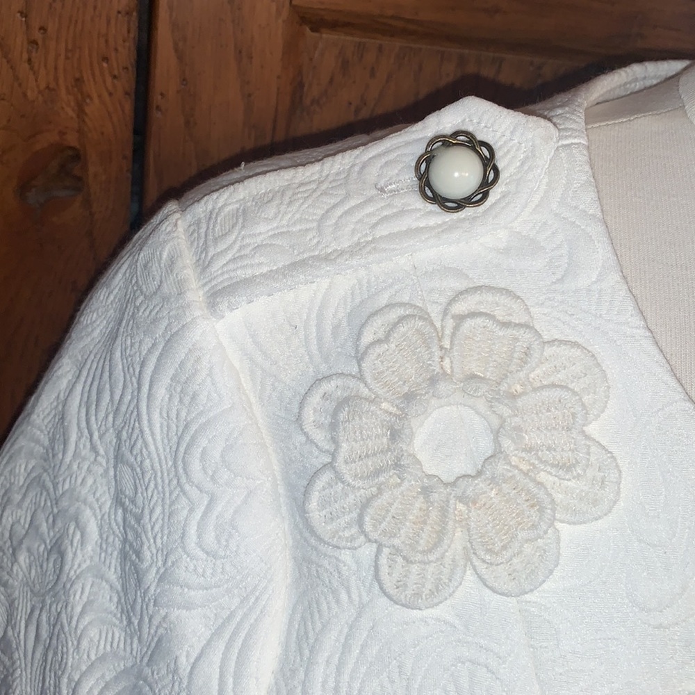 NWT⭐️Dressy Floral (Daisy) Design JACKET Cream Short Sleeve by DARLING🌼 - Picture 7 of 15